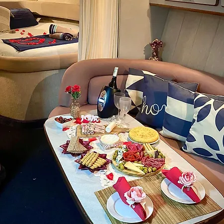Botel Yacht Barcelona Sant Adria de Besos
